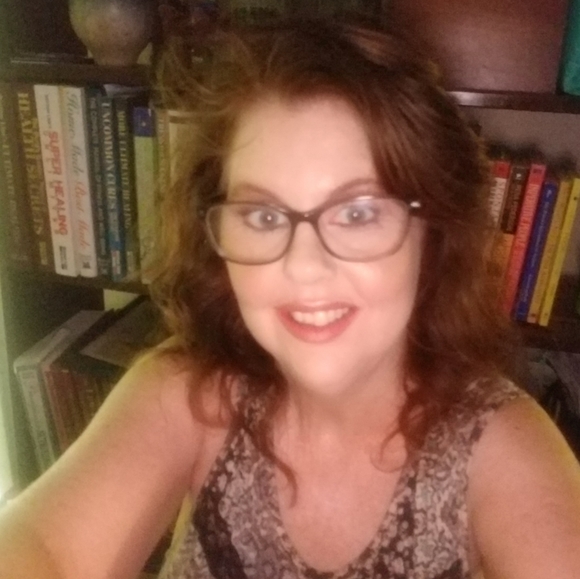 Meet your Posher, Jessica - Picture 2 of 2